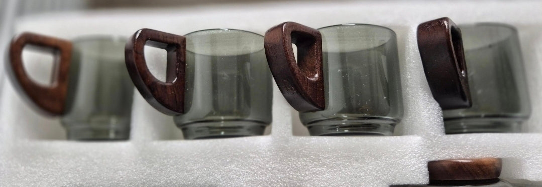 Lyxigt Rökgrått Glas Teset med Trähandtag – 1 Tekanna och 4 Koppar