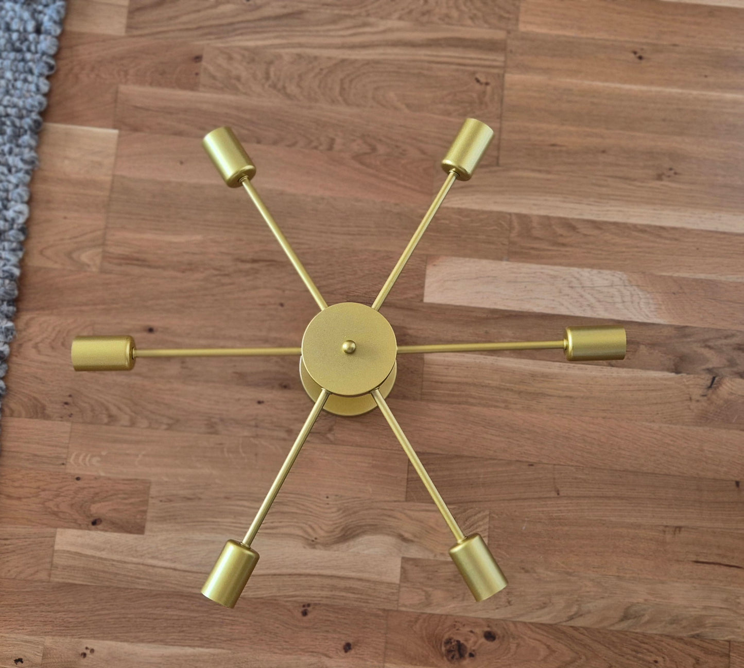 1 st industriell 6-armad taklampa i guldfärg – E27 sockel