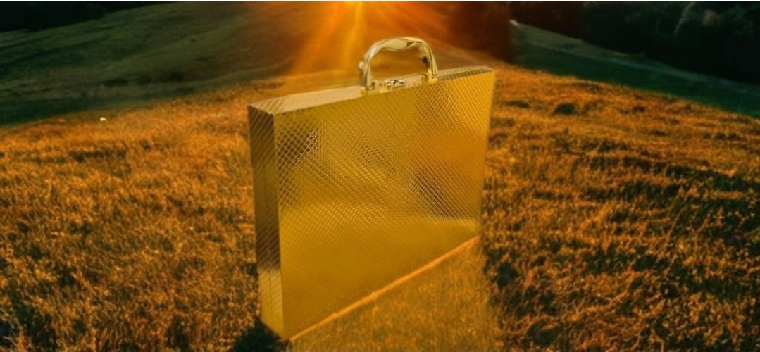 24-delars gyllene bestickset i rostfritt stål med exklusiv presentväska