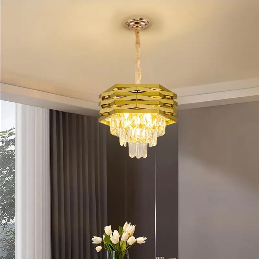 Stilfull Modern Ljuskrona i Guld med Kristall