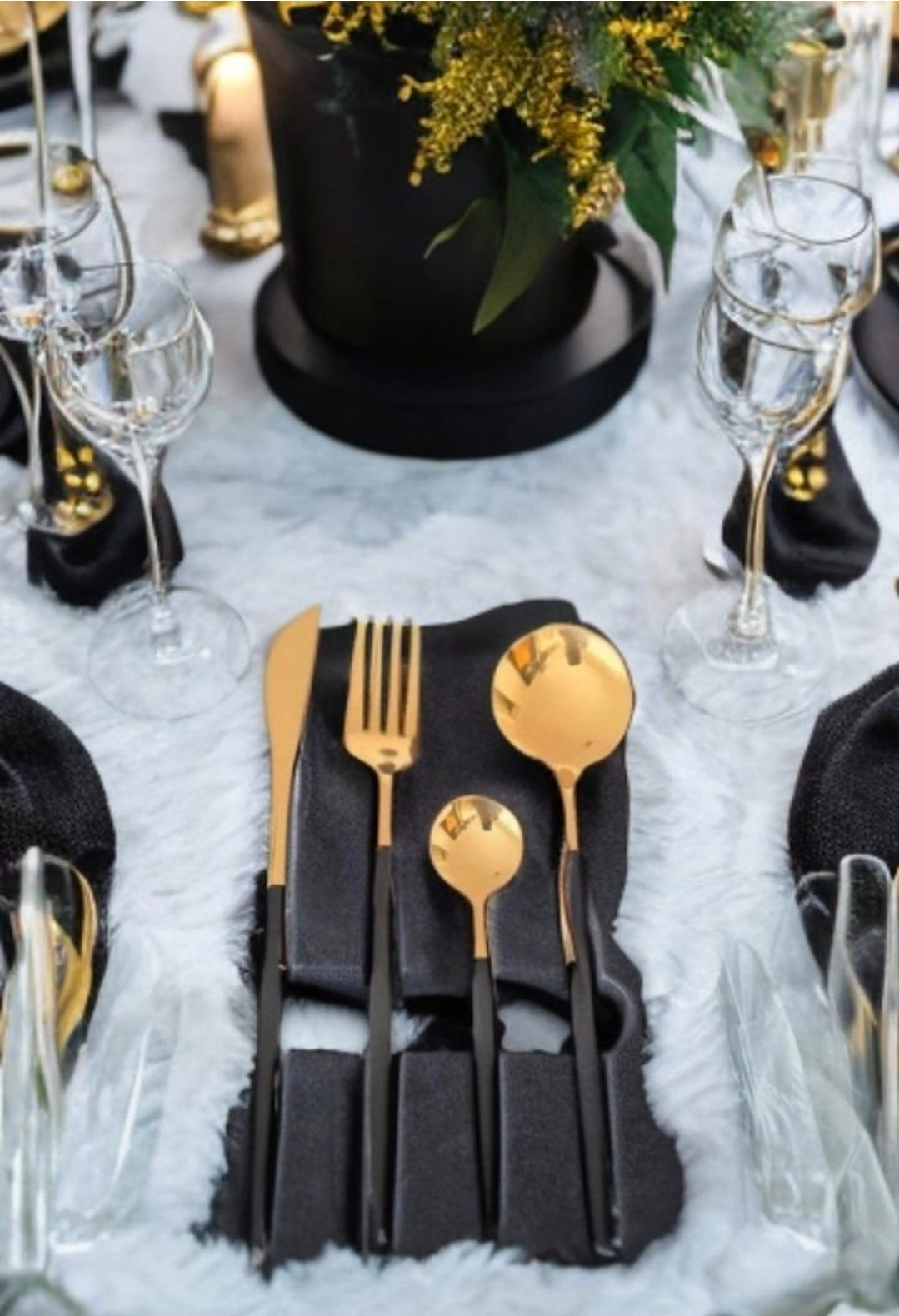 Elegant Bestickset i Guld & Svart – 24 Delar från KEMORELA