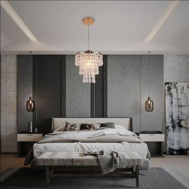 Modern Kristallkrona – Elegant 3-Våningsdesign med Regndroppar och Guldfinish