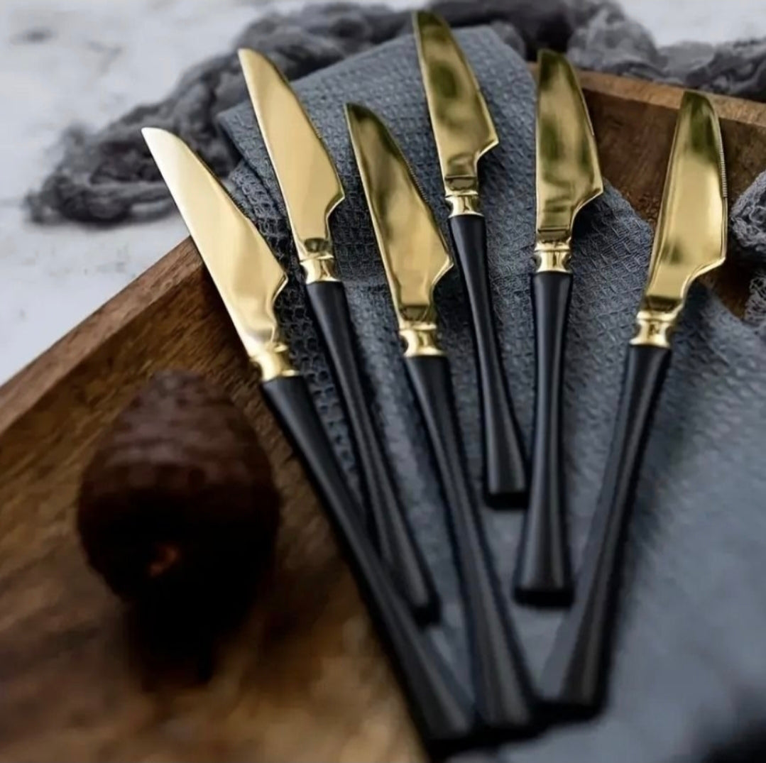 Elegant 24-delars bestickset i guld och svart – stilren dukning varje dag